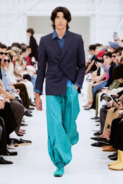 Look 24